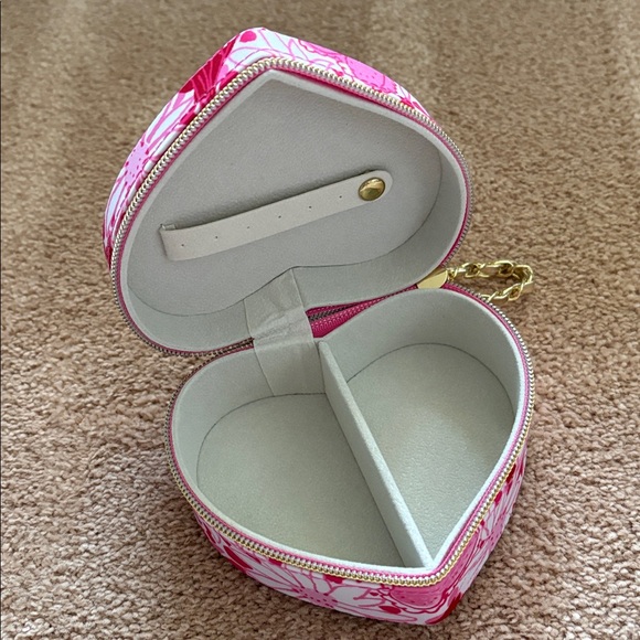 Lilly Pulitzer Heart-Shaped Pink Floral Women's Jewelry Case - Picture 2 of 7